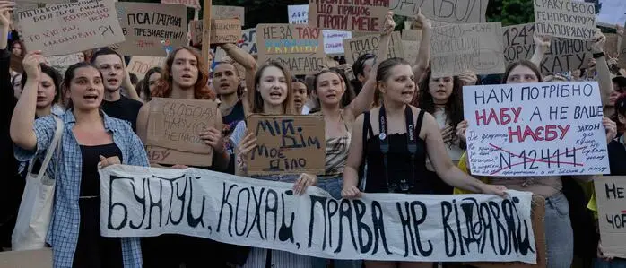 Korruption ist ein heikles Thema in der Ukraine – es gibt Proteste gegen Selenskyjs Umgang damit