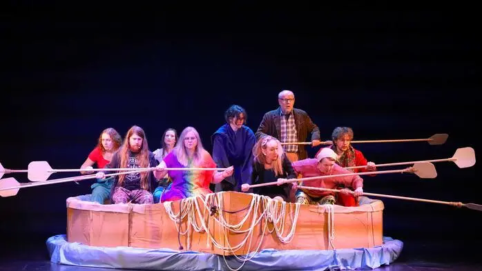 Am Donnerstag wurde das neue Stück „Wir gegen uns“ des TimeOut Kunst- und Kulturvereins im Festsaal der Stadtwerke-Hartberg-Halle aufgeführt.