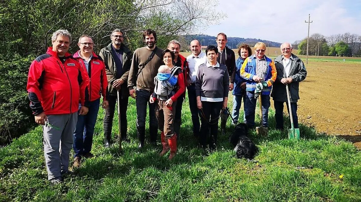 Auch die ganz Kleinen sind bei der Riesenbärenklau-Schulung in Kirchberg/R. dabei