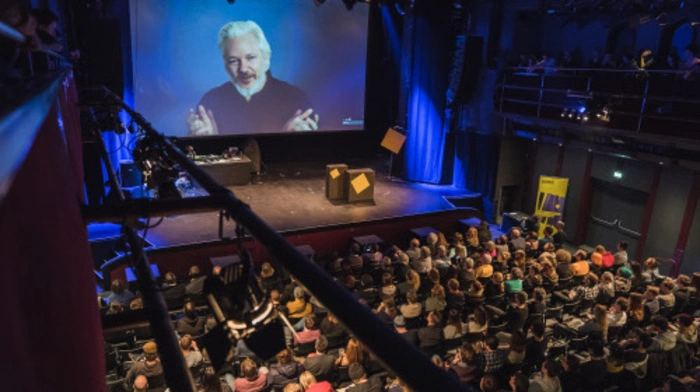 Enormer Publikumsandrang Mittwochabend bei der Eröffnung des Elevate Festivals: Die  Live-Schaltung zu Wikileaks-Gründer Julian Assange zog viele an.