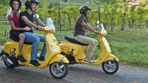 Das macht richtig viel Spaß: Gemeinschaftsausfahrten auf der Vespa im Collio