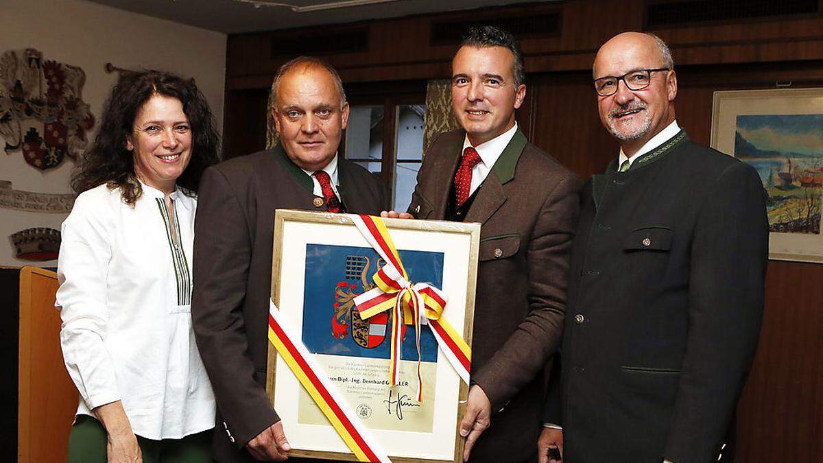 Dorothea Greßl-Gassler, Bernhard Gassler, Gernot Darmann und Treffens Bürgermeister Klaus Glanznig (von links)