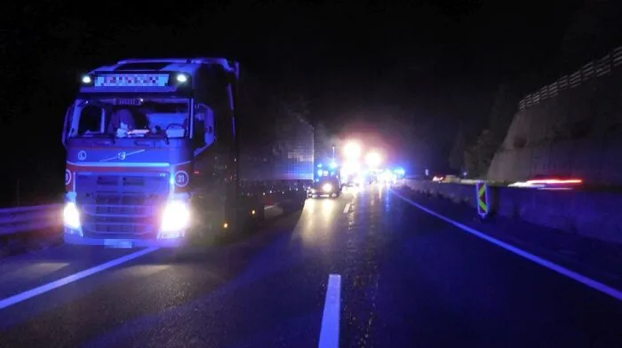 Die Freiwillige Feuerwehr Leoben-Stadt, die Freiwillige Feuerwehr Leoben-Göß und die Freiwillige Feuerwehr Niklasdorf wurden Am Donnerstagabend um 20:12 Uhr zu einem Unfall auf der S 6 alarmiert. Eine Person sei in einem Pkw eingeklemmt, hieß es...