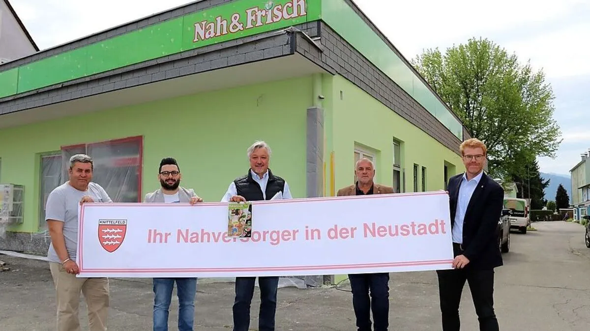 Bürgermeister Harald Bergmann, Stadtrat Erwin Schabhüttl, Johann Lehner, Standortentwickler von Unimarkt, Enver Yilmaz und ein Mitarbeiter der Baufirma (von rechts)