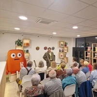 Kabarettist Alexander Hechtl bei seinem Auftritt im Regionalbüro Voitsberg