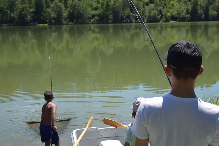 Fischen am Drauufer:  Fischen – für viele der Inbegriff von Entspannung. Wer es selbst einmal probieren will, hat bei der Fishery-Steffan in St. Kanzian eine tolle Gelegenheit dazu. Hier kann man sich eine Tageskarte kaufen, die Angelausrüstung ausleihen und genießen.