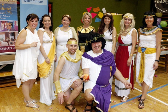 ...lud die Elterngruppe Übersbach zur großen Kinder-Faschingsparty.