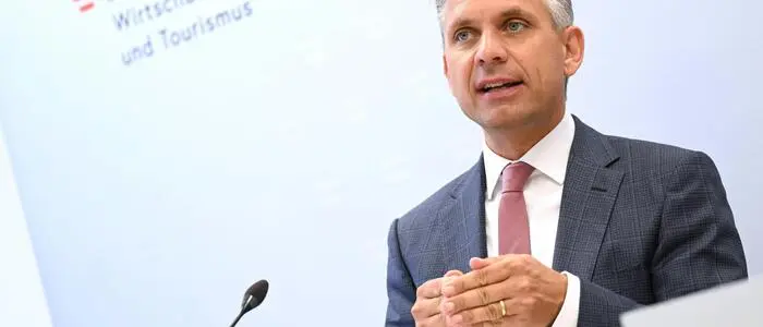 Wirtschaftsminister Wolfgang Hattmannsdorfer (ÖVP): „Wir wollen öffentliches Geld stärker dafür nutzen, dass Wertschöpfung, Produktion und Arbeitsplätze in Österreich und Europa entstehen“