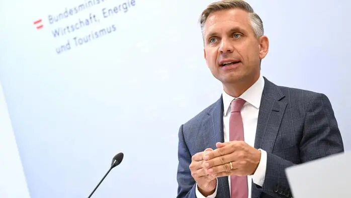 Wirtschaftsminister Wolfgang Hattmannsdorfer (ÖVP): „Wir wollen öffentliches Geld stärker dafür nutzen, dass Wertschöpfung, Produktion und Arbeitsplätze in Österreich und Europa entstehen“