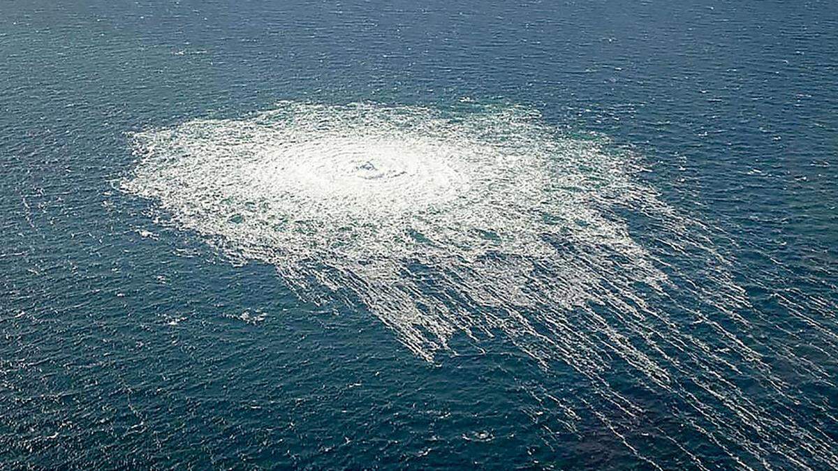 Ein rießige Gasblase ist im Meer über Nordstream 1 und 2 zu erkennen