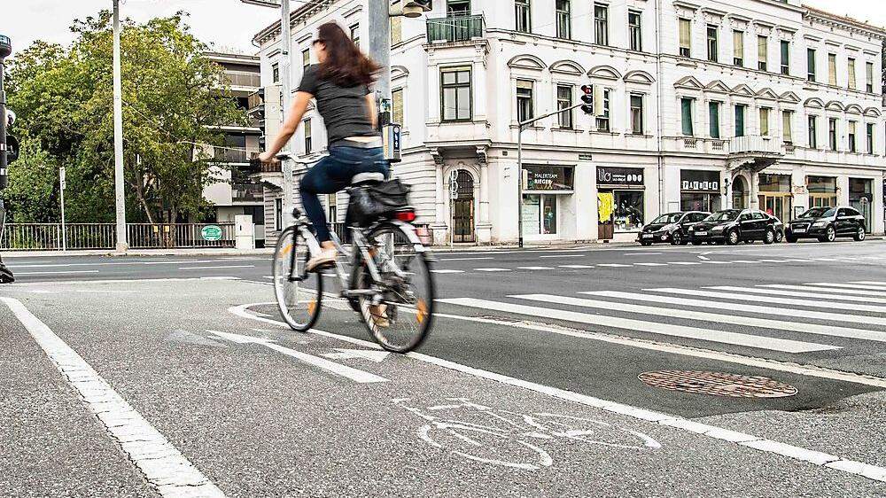 Ein respektvolles Miteinander auf Rad- und Gehwegen wünscht sich Verkehrsstadträtin Elke Kahr (KPÖ) in Graz