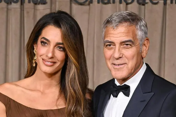 Amal und George Clooney zeigen sich nahbar
