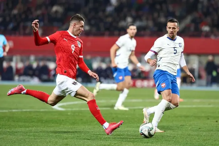 VIENNA,AUSTRIA,20.MAR.25 - SOCCER - UEFA Nations League, OEFB international match, Austria vs Serbia. Image shows Raul Florucz (AUT) and Nemanja Maksimovic (SRB).
Photo: GEPA pictures/ Armin Rauthner
