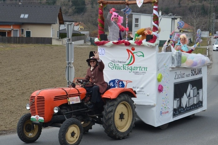 Mit dem Traktor wurden zuckersüße Wagen genauso gezogen wie...