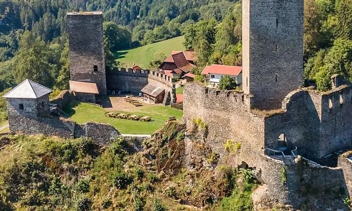 Für alle, die gerne hoch hinaus wollen: Der Waldseilpark Pyramidenkogel garantiert Kletterspaß