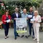 Schlossdirektorin Andrea Kager-Schwar (l.) und der künstlerische Leiter Rafael Catalá (m.) freuen sich auf die kommende Saison
