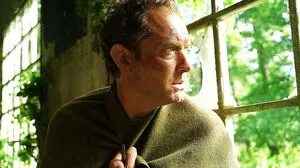 Wird in die Mangel genommen: Jude Law in "The Third Day"
