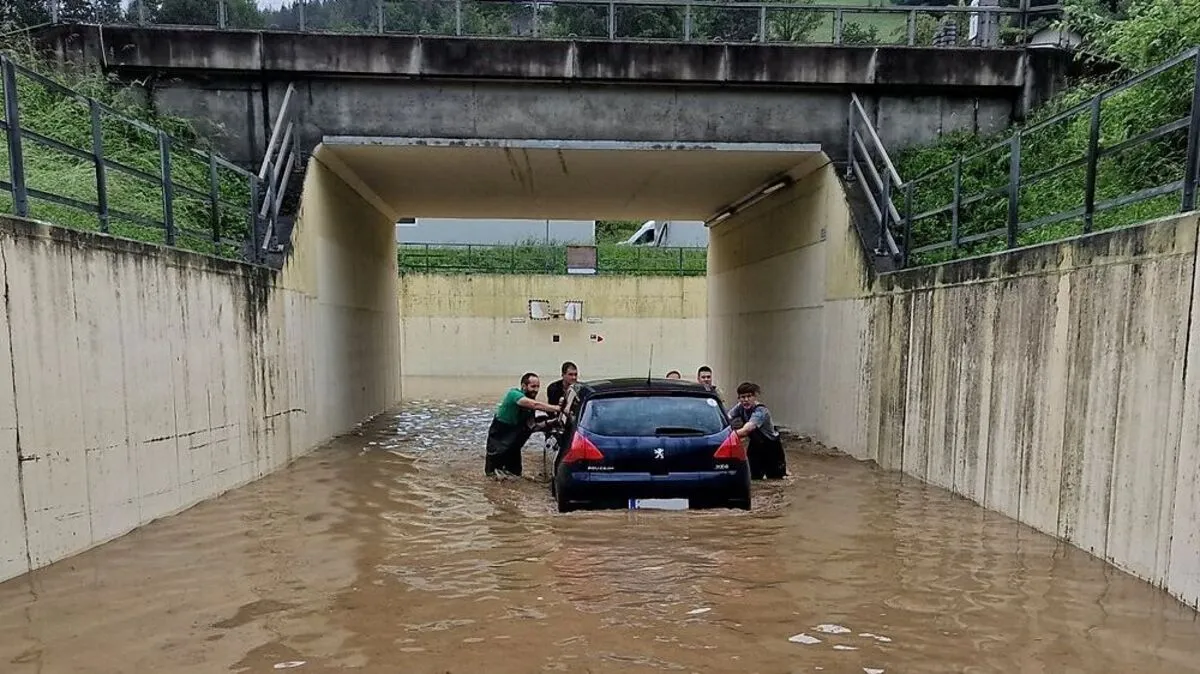 Die Unterführung füllte sich binnen kürzester Zeit mit 75 Zentimetern Wasser