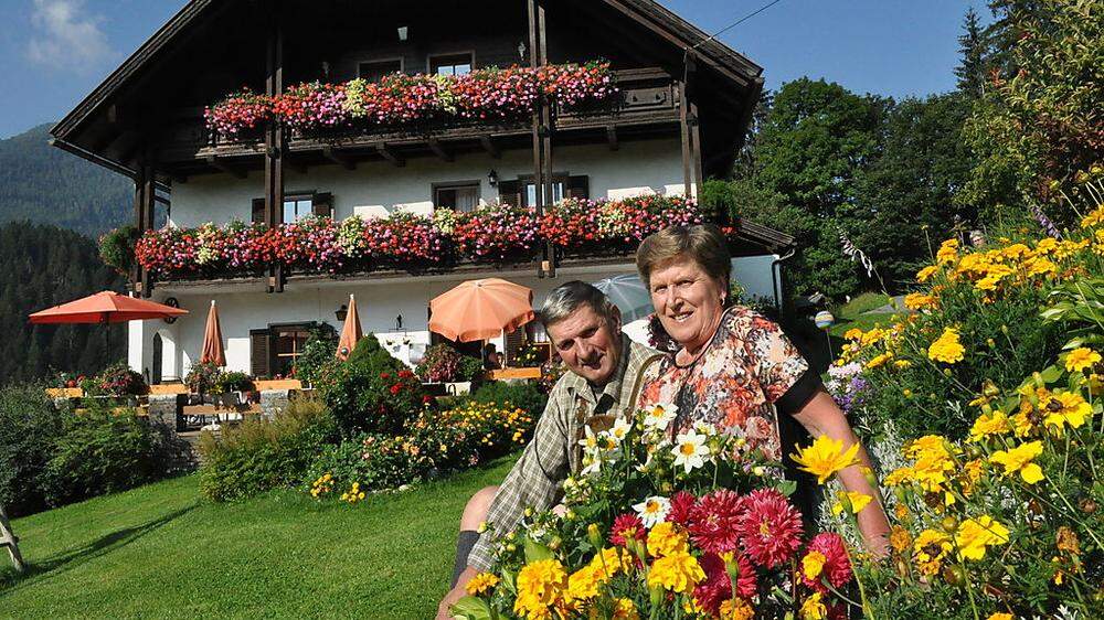 Hans und Elisabeth Brandstätter sorgen für ein buntes Gartenparadies für sich und die Gäste