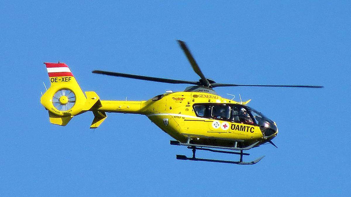 Unfalllenker wurde mit Hubschrauber ins Krankenhaus gebracht