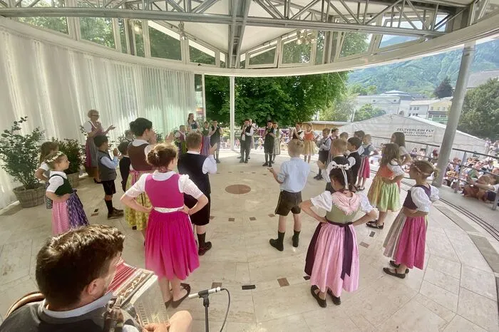 Kinder der Volksschulen Bad Aussee, Altaussee und Grundlsee gaben ihre einstudierten Tänze zum Besten