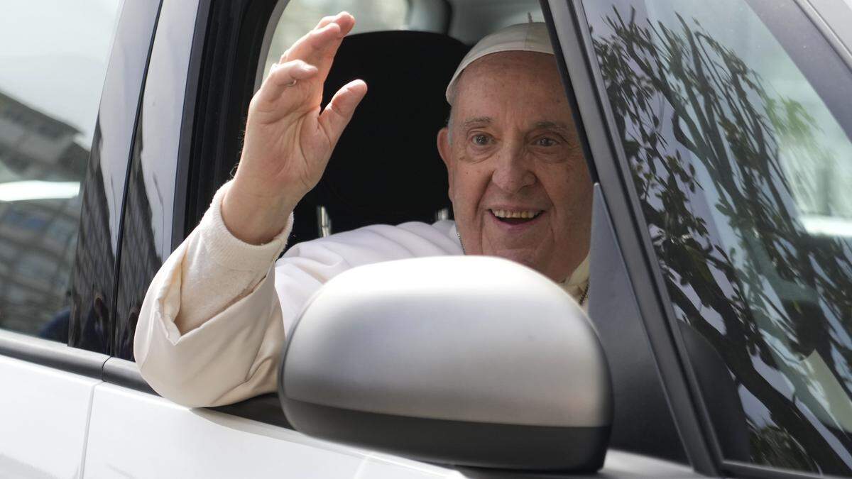 Der Papst lag mit einer Atemwegserkrankung in der Klinik