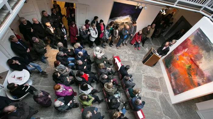 Mit der Eröffnung der Kunstausstellung „Herbert Brandl. Sammlung Thomas Angermair“ wurde die heurige Saison im Feuerwehrmusem Groß St. Florian offiziell eingeläutet.