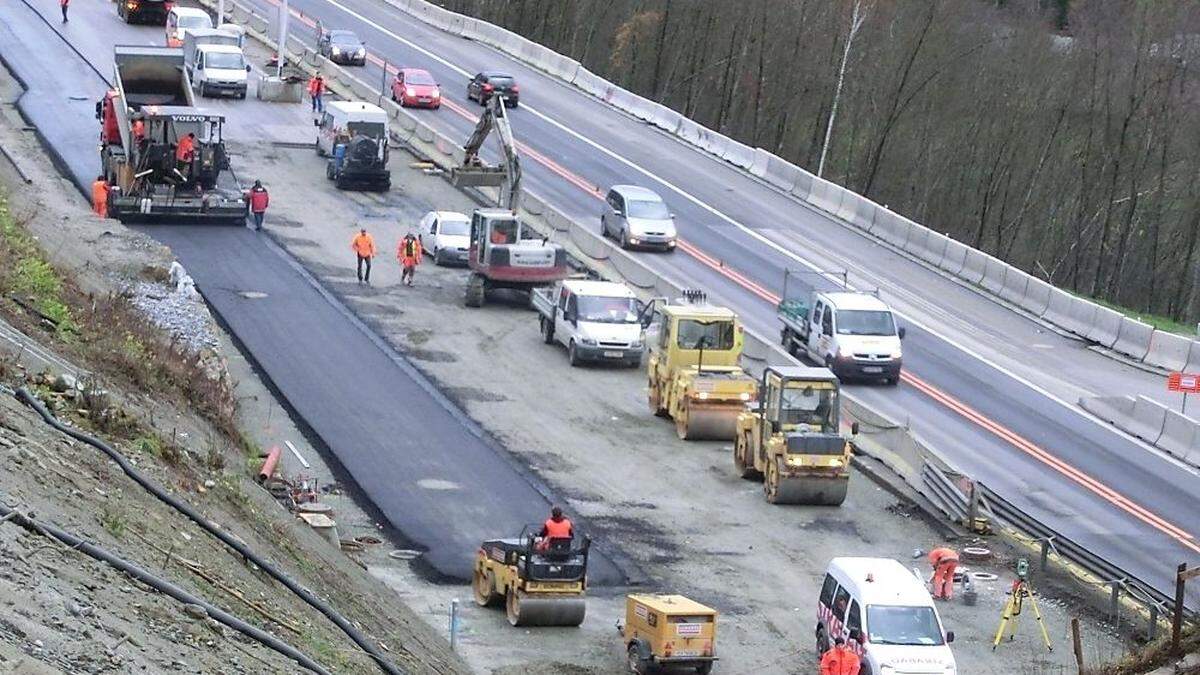 Die Sanierung der Semmering-Schnellstraße (S6)  geht weiter: Ab Montag fahren zwischen Massenberg und St. Michael die Baufahrzeuge auf.