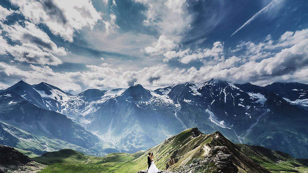 Ein Kuss mit Blick auf die Großglockner Hochalpenstraße