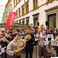 Die Oppositionsparteien setzen ihren Protest gegen die geplanten Kürzungen fort