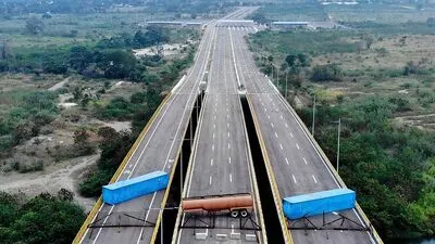 Die Grenze zwischen Kolumbien und Venezuela ist blockiert, Hilfslieferungen an die notleidende Bevölkerung kommen nicht durch