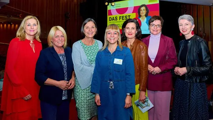 Von links: Frauenbeauftragte Land Kärnten Martina Gabriel, Vizebürgermeisterin der Stadt Villach Gerda Sandriesser, 
Frauenbeauftragte der Stadt Klagenfurt Astrid Malle,
Frauenbeauftragte der Stadt Villach Alisa Herzog
, Keynote Speakerin Maren Wölfl,
Landesrätin Beate Prettner,
Landeshauptmannstellvertreterin Gaby Schaunig
