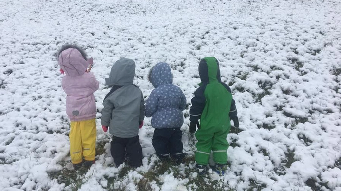 Für die Kinder in Paldau geht es ab in den Schnee, solange er da ist