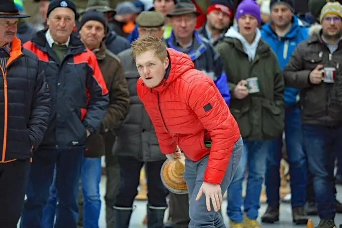 Am nächsten Tag ging es aufs Eis, wo sich die Gruppe der Feuerwehr Flatschach durchsetzen konnte.