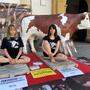 Tierschützerinnen wollen 24 Stunden auf dem Vollspaltenboden ausharren