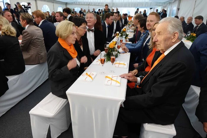 Vor 60 Jahren gründete hier Josef Herk senior mit seiner Sieglinde einen Karosserie- und Lackierfachbetrieb, der heute von Sohn Josef Herk und Enkel Josef Herk junior betrieben wird.