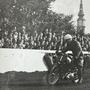 Jakob Hermann bei einem Sandbahnmotorradrennen in den 1950er-Jahren auf dem KAC-Platz in Klagenfurt