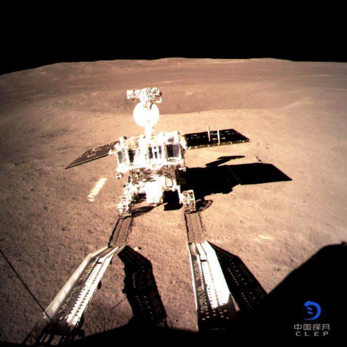 Kurz nach der Landung von "Chang'e 4" wurde im Jänner das Mond-Gefährt "Yutu-2" (Jadehase 2) startklar gemacht