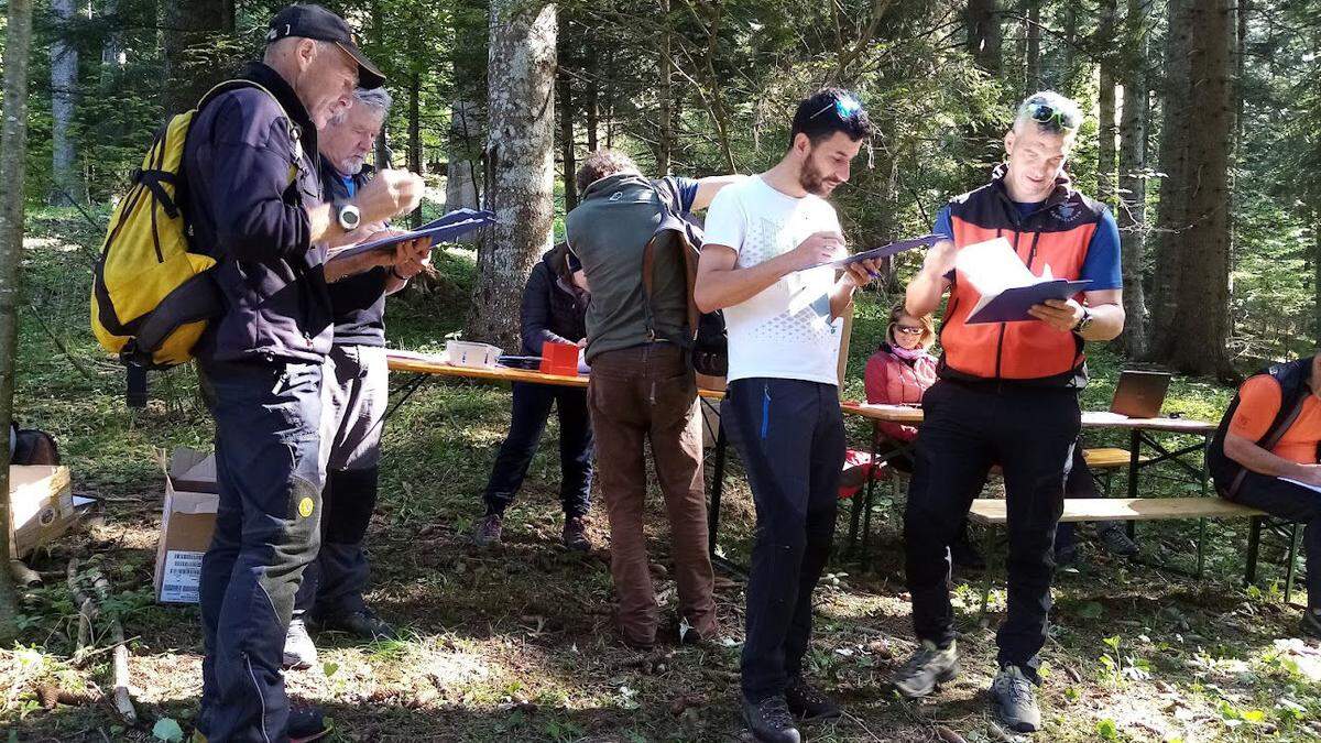 Die Forschergruppe aus Udine im Lesachtaler Wald