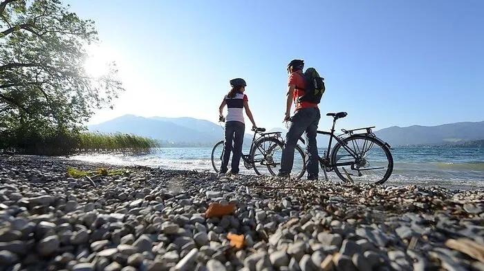 Vorbei am Tegernsee in Bayern führt der neue Fernradweg "München-Venezia"