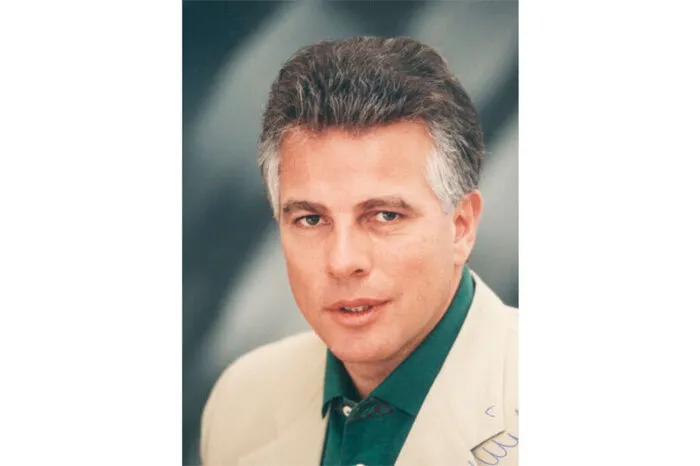 Michael Ausserwinkler (SPÖ) - Gesundheitsminister von 1992 bis 1994 Der promovierte Mediziner Ausserwinkler ist als Facharzt für Innere Medizin mit Spezialgebiet Rheuma-Erkrankungen in Villach tätig. Zudem ist er Leiter der Außenstelle Althofen des Ludwig Boltzmann Institutes für Rheumatologie und Balneologie.