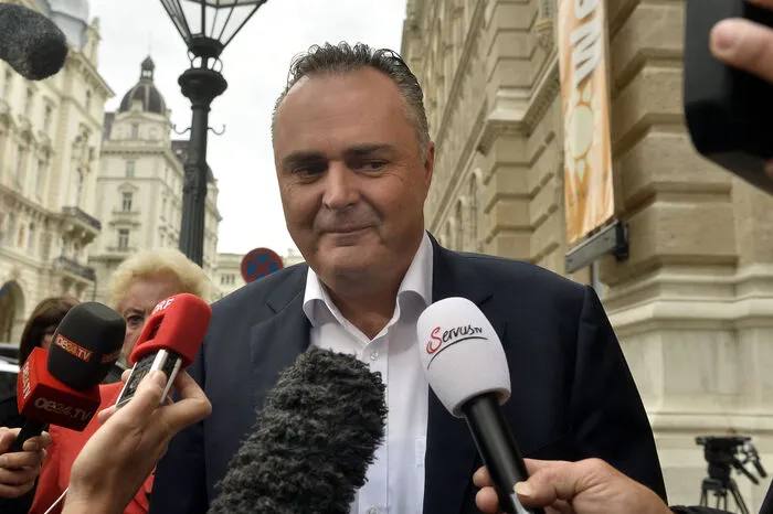 Abwehren konnte Hans Peter Doskozil die Anmutung, wieder aus dem Burgenland nach Wien zu übersiedeln. Er will Hans Niessl als Landeshauptmann beerben.