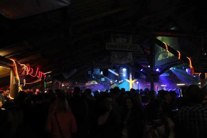 Mit rund 600 Besuchern war die Halle bis auf den letzten Platz gefüllt.