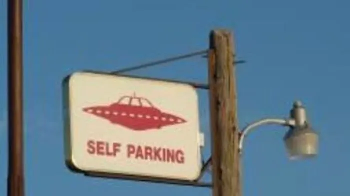 UFO-Festival in Exeter, New Hampshire/USA: Seit mittlerweile fünf Jahren findet das Exeter UFO Festival im US-Bundesstaat New Hampshire statt. Es bezieht sich auf die vermeintliche UFO-Sichtung eines Jugendlichen und zweier Polizisten am 3. September 1965. Deren Ausführungen zählen unter UFO-Anhängern mit zu den bekanntesten und bestdokumentierten Berichten. Vier Jahre zuvor wurde ein Ehepaar aus dem gleichen Bundesstaat angeblich von Außerirdischen entführt. Das Exeter UFO Festival findet vom 2. bis 3. September 2017 statt. Die Besucher erwarten unter anderem Vorträge, Konzerte und ein Experten-Panel. Übernachten können bis zu zehn UFO-Touristen in einem Bauernhaus im 13 Kilometer entfernten North Hampton.