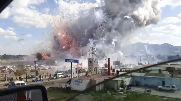 Bei mehreren Explosionen auf einem Markt für Pyrotechnik in Mexiko sind mehrere Menschen ums Leben gekommen.