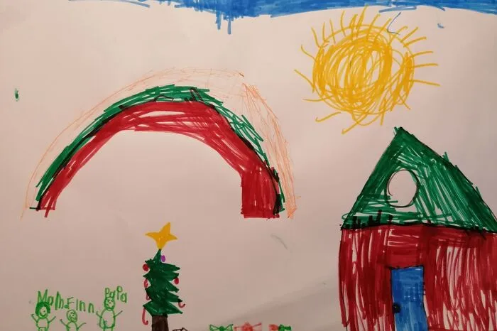 Die Familie ist beim Christbaum zusammengekommen - von Finn Dobesberger