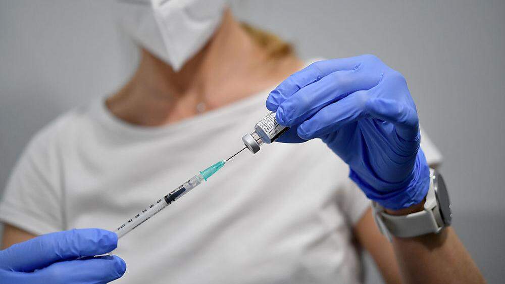 51,8 Prozent der Gesamtbevölkerung im Bezirk haben eine Teilimpfung bekommen