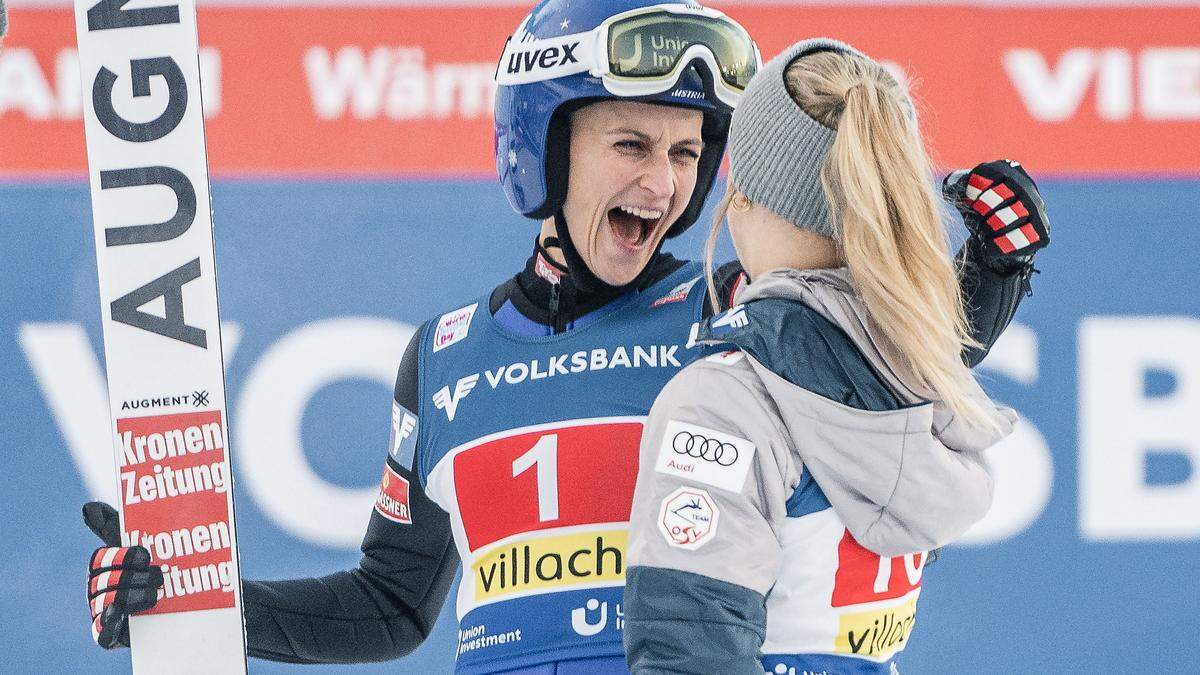 Villach-Siegerin Eva Pinkelnig (l.) mit ÖSV-Teamkollegin Chiara Kreuzer 