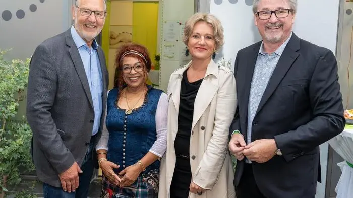 Viona Struger mit ihren Gratulanten