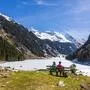 THEMENBILD - früher Frühling in den Bergen nach dem wärmsten Februar in der Messgeschichte Österreichs. Im Bild zwei Wanderinnen, die auf einer Bank in einer bereits etwas grünen Almwiese sitzen und zum noch mit Eis bedeckten Riesachsee und auf die umliegende Bergwelt blicken, aufgenommen am 23. März 2024 im Untertal bei Schladming, Steiermark, Österreich (Austria).
Fotocredit: Martin Huber